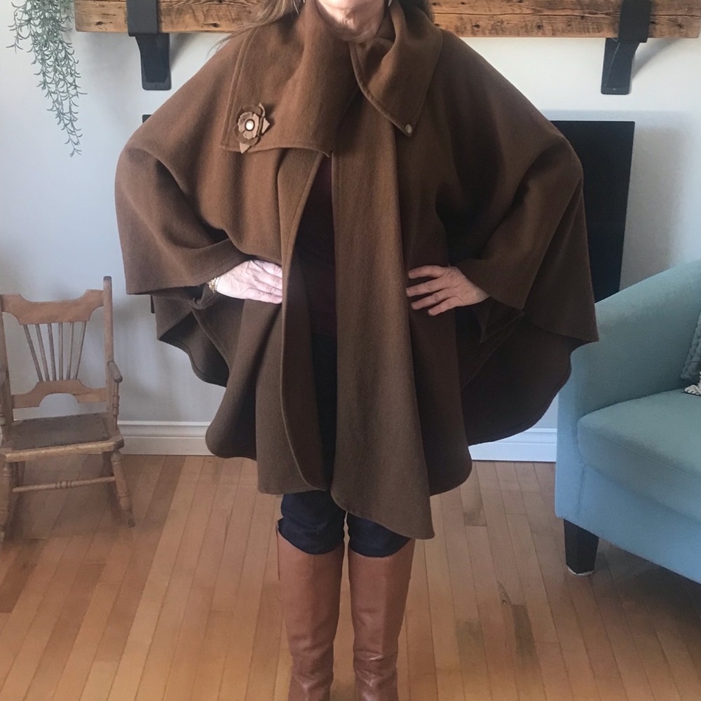 Vintage Mme de la Peltrie chocolate brown cape, cloak, coat